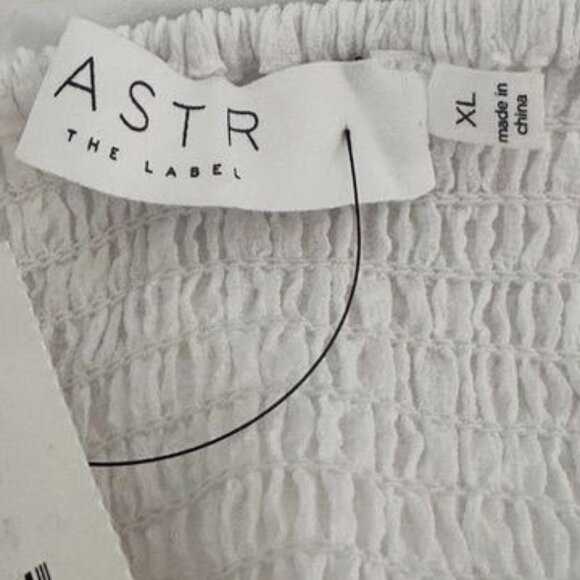 ASTR The Label Long Sleeve Sweetheart Neck White Smocked Crop Top XL NWT - Picture 7 of 12